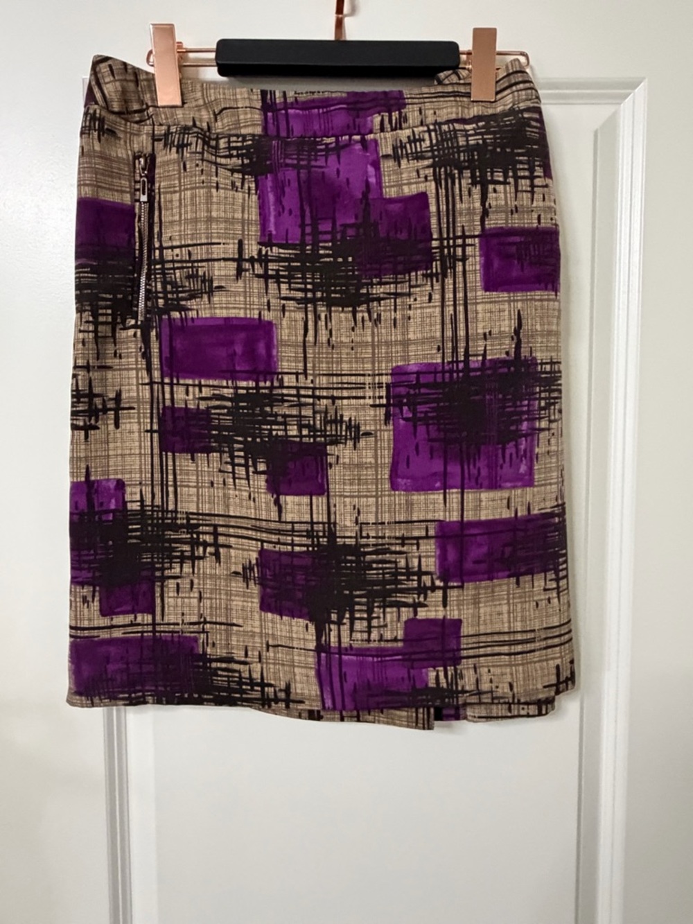 Chic Size 16 Printed Skirt – Statement Piece